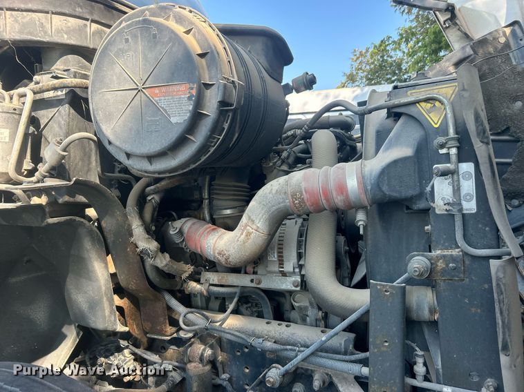 image for item EG0601 2008 International 4400 utility / service truck