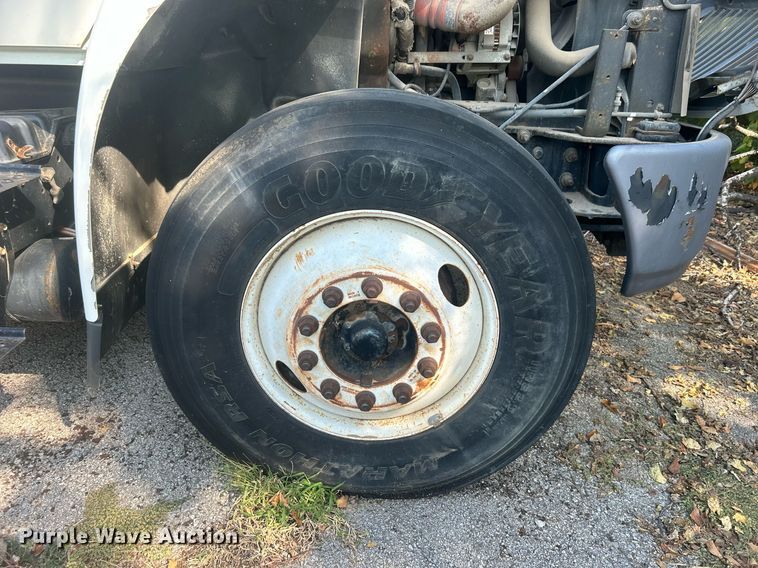 image for item EG0601 2008 International 4400 utility / service truck