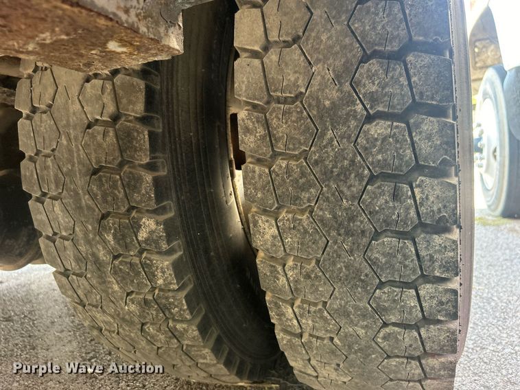 image for item EG0601 2008 International 4400 utility / service truck