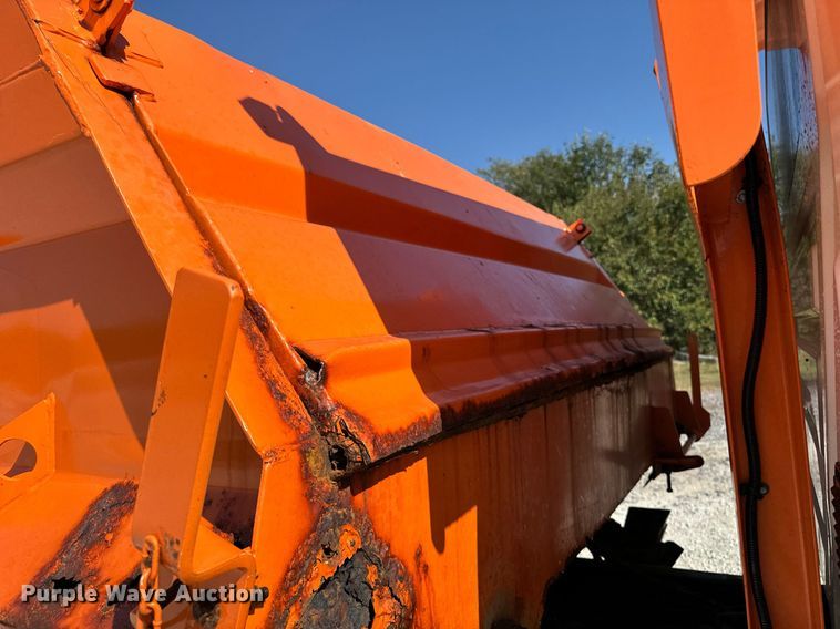 image for item EG6759 2005 International 4300 SBA  dump truck