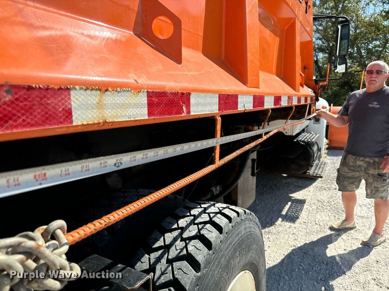 image for item EG6759 2005 International 4300 SBA  dump truck