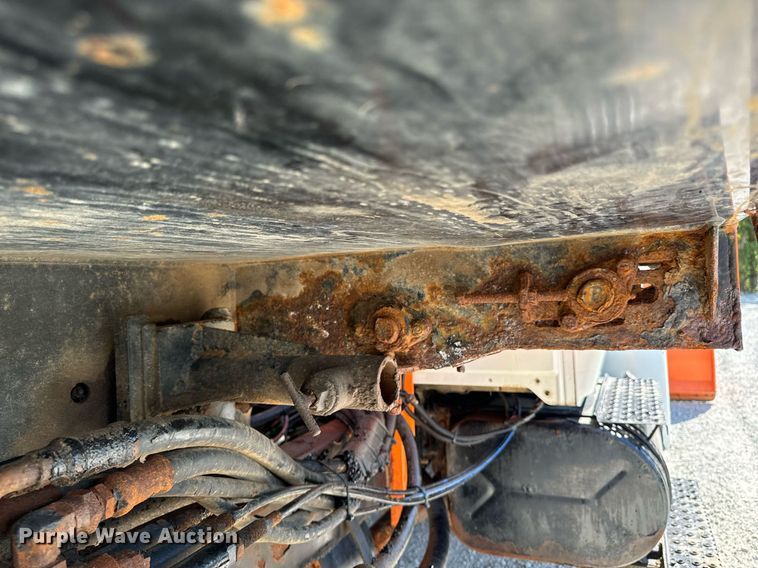 image for item EG6759 2005 International 4300 SBA  dump truck