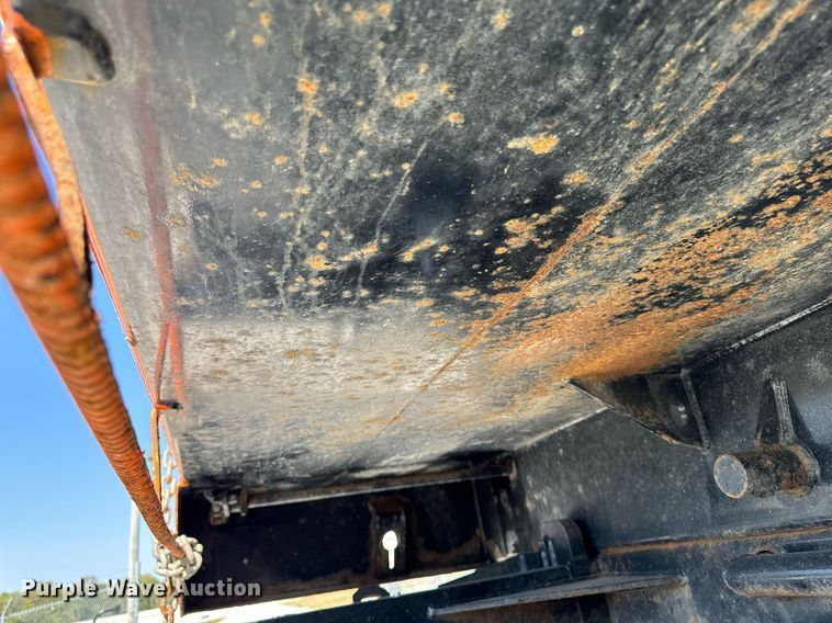 image for item EG6759 2005 International 4300 SBA  dump truck