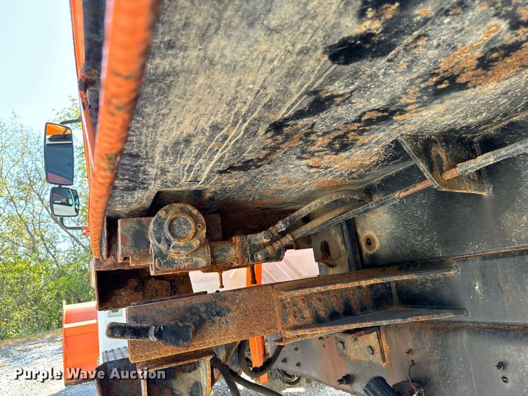 image for item EG6759 2005 International 4300 SBA  dump truck