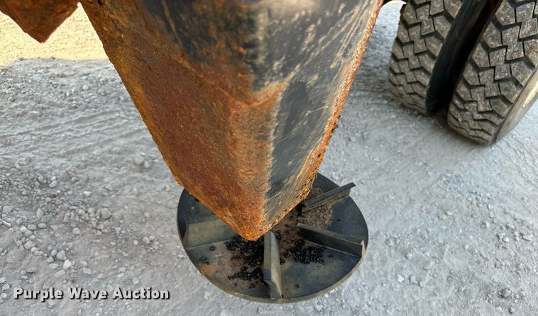 image for item EG6759 2005 International 4300 SBA  dump truck
