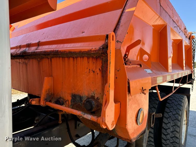 image for item EG6759 2005 International 4300 SBA  dump truck