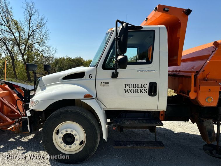 image for item EG6759 2005 International 4300 SBA  dump truck