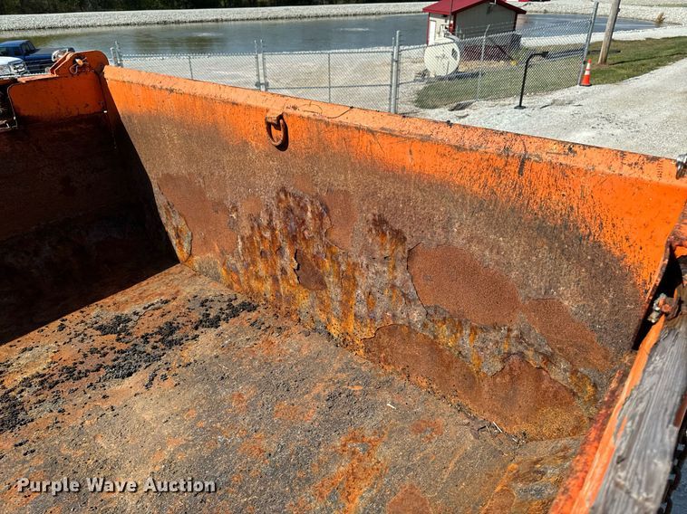 image for item EG6759 2005 International 4300 SBA  dump truck