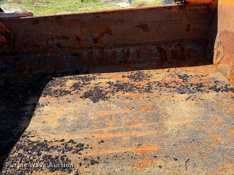 image for item EG6759 2005 International 4300 SBA  dump truck