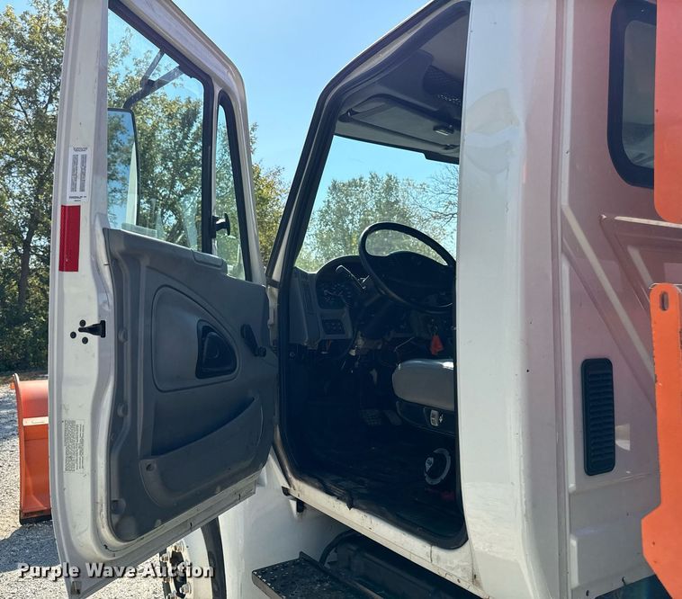 image for item EG6759 2005 International 4300 SBA  dump truck