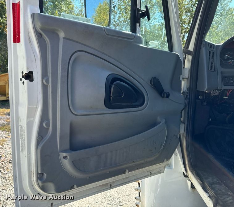 image for item EG6759 2005 International 4300 SBA  dump truck