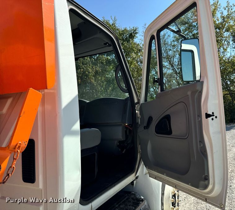 image for item EG6759 2005 International 4300 SBA  dump truck