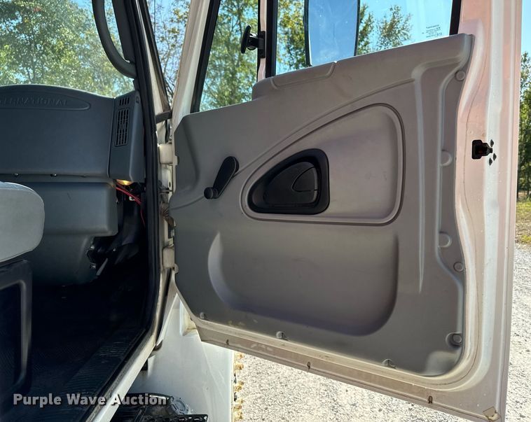 image for item EG6759 2005 International 4300 SBA  dump truck