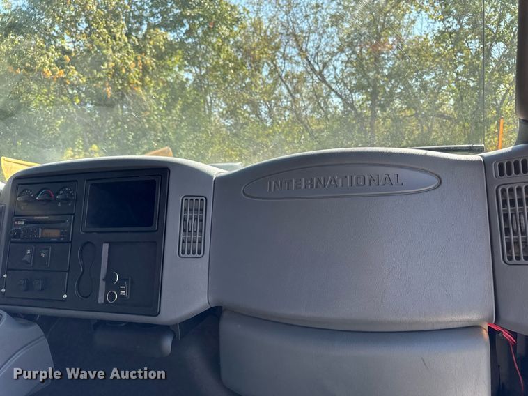 image for item EG6759 2005 International 4300 SBA  dump truck