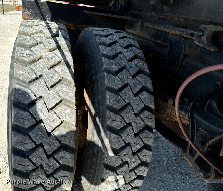 image for item EG6759 2005 International 4300 SBA  dump truck