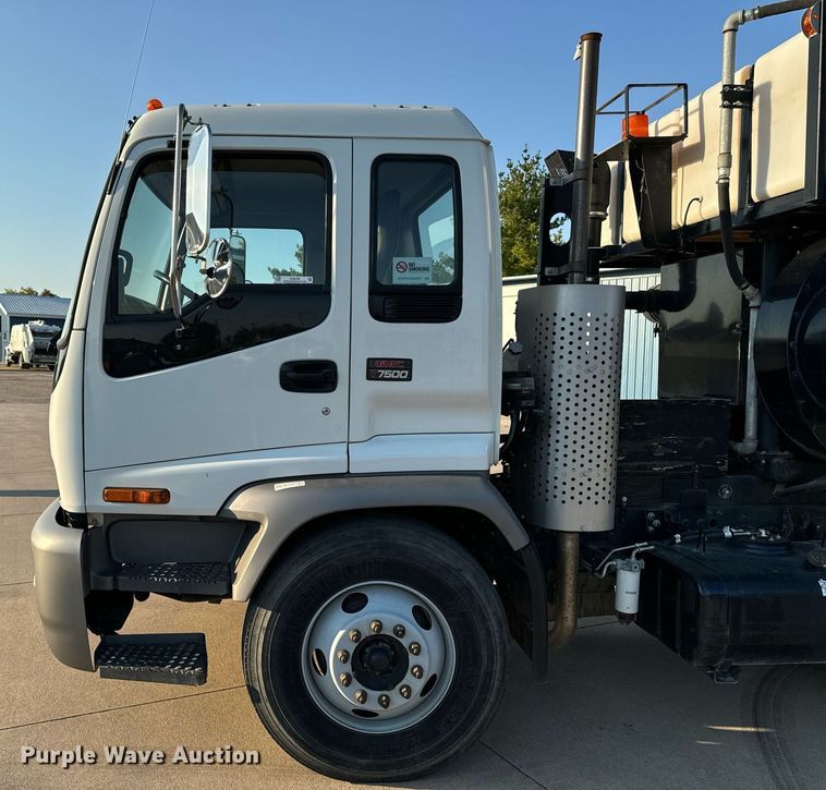 image for item EG6793 2007 GMC T7500  street sweeper truck