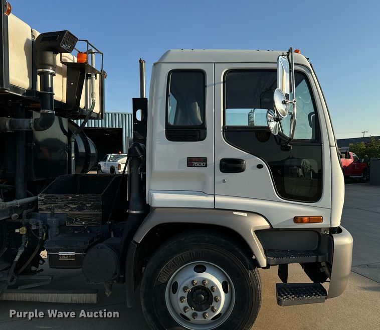 image for item EG6793 2007 GMC T7500  street sweeper truck