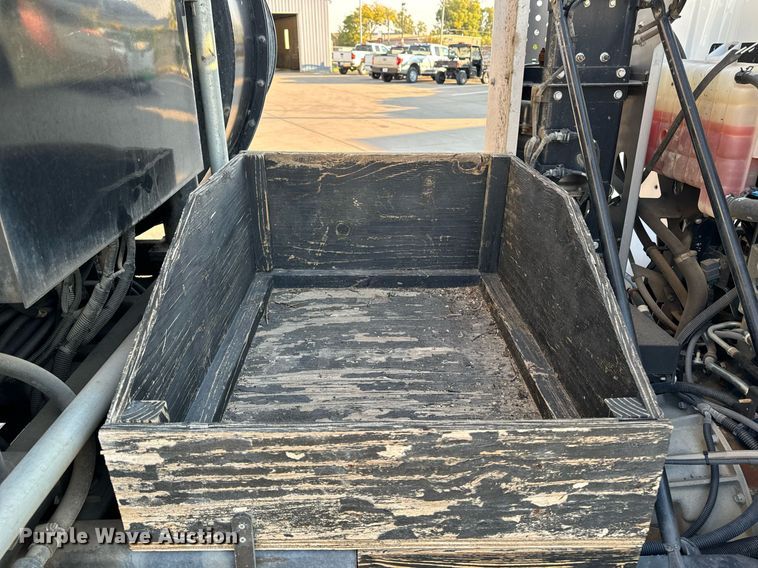 image for item EG6793 2007 GMC T7500  street sweeper truck