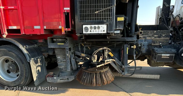 image for item EG6793 2007 GMC T7500  street sweeper truck