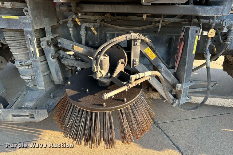 image for item EG6793 2007 GMC T7500  street sweeper truck