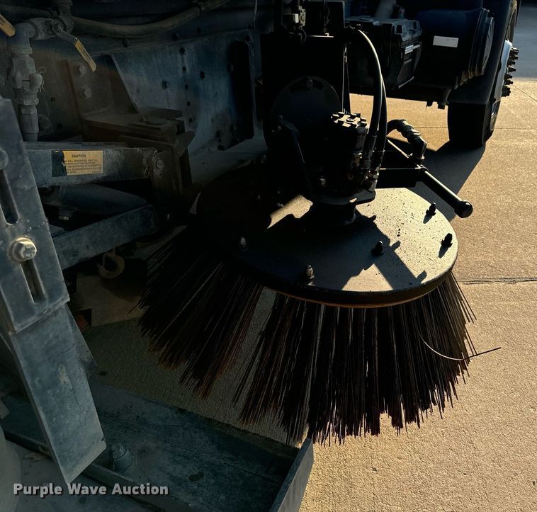 image for item EG6793 2007 GMC T7500  street sweeper truck