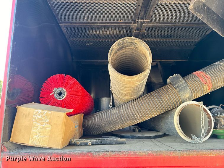 image for item EG6793 2007 GMC T7500  street sweeper truck