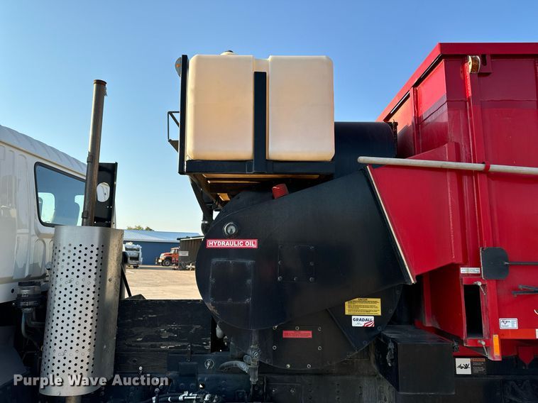 image for item EG6793 2007 GMC T7500  street sweeper truck