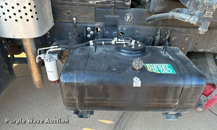 image for item EG6793 2007 GMC T7500  street sweeper truck