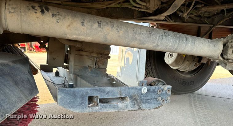 image for item EG6793 2007 GMC T7500  street sweeper truck