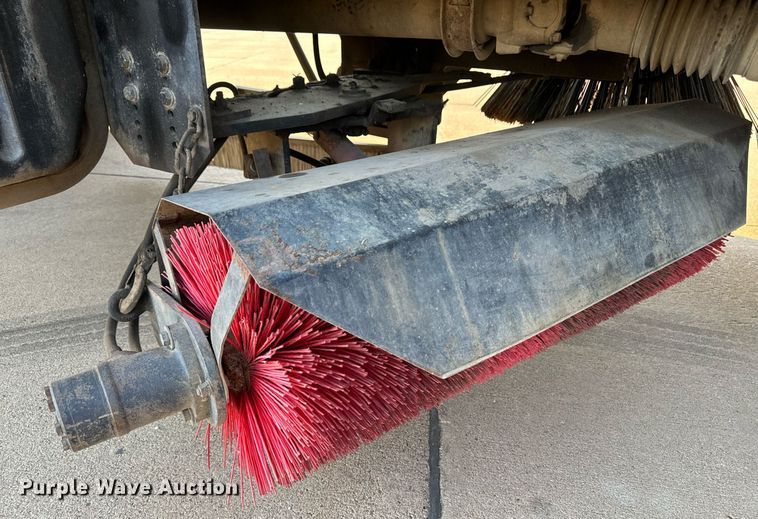 image for item EG6793 2007 GMC T7500  street sweeper truck