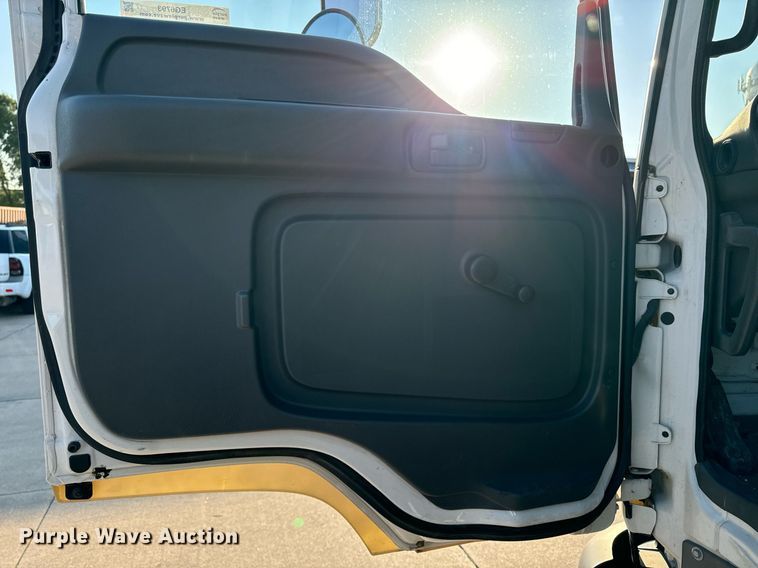 image for item EG6793 2007 GMC T7500  street sweeper truck