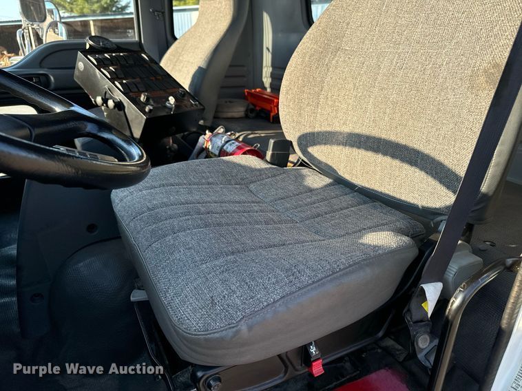 image for item EG6793 2007 GMC T7500  street sweeper truck