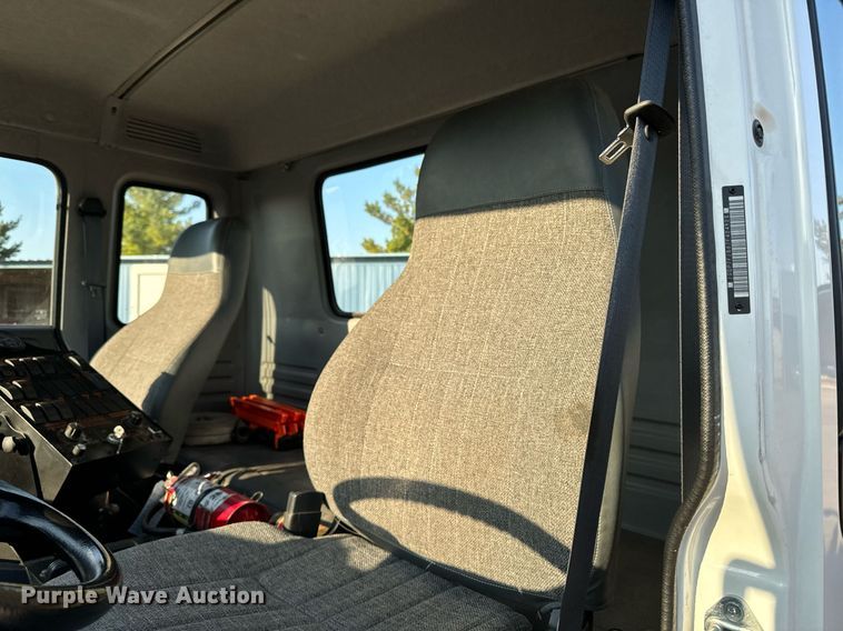 image for item EG6793 2007 GMC T7500  street sweeper truck