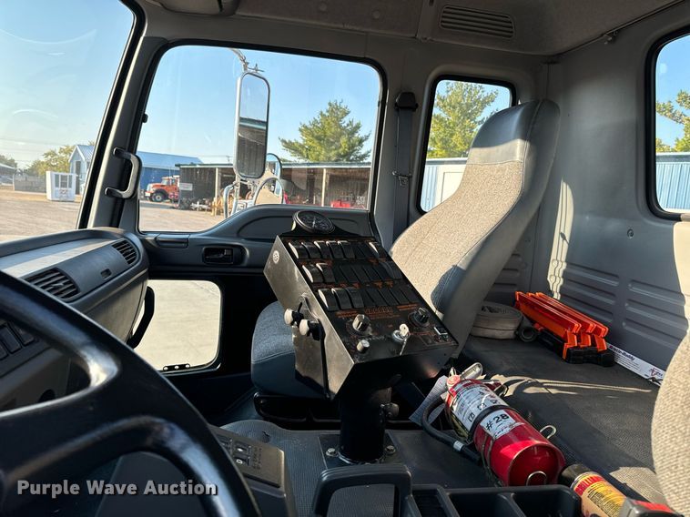 image for item EG6793 2007 GMC T7500  street sweeper truck