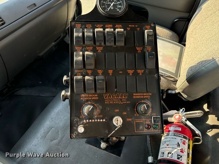 image for item EG6793 2007 GMC T7500  street sweeper truck