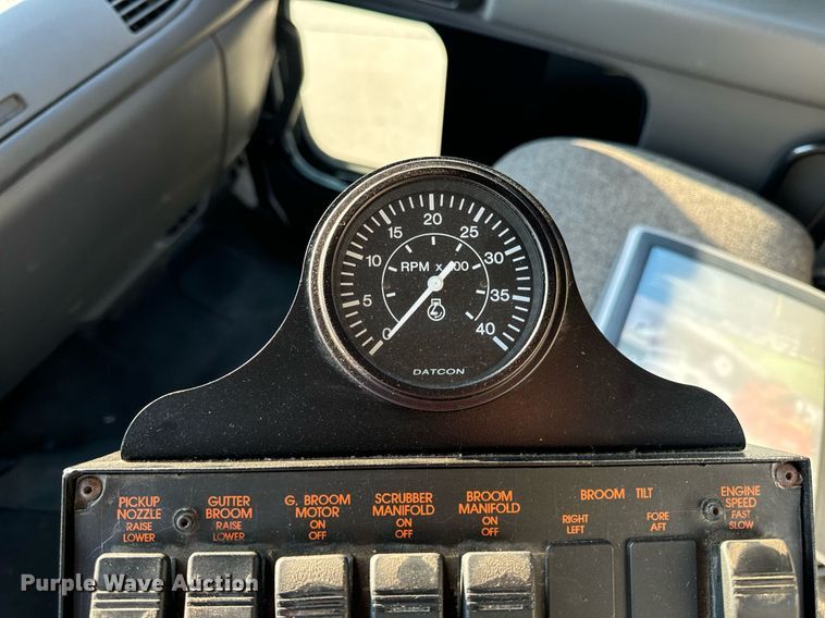 image for item EG6793 2007 GMC T7500  street sweeper truck