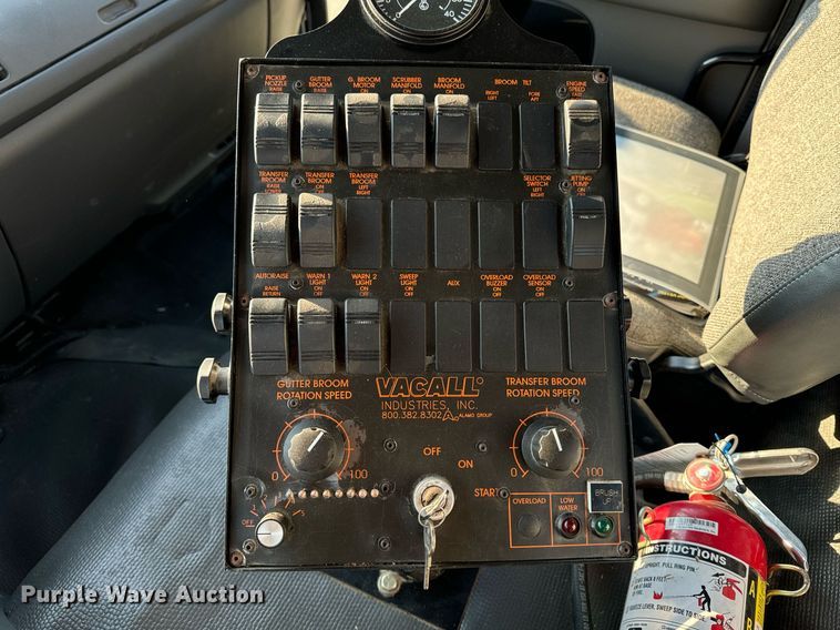 image for item EG6793 2007 GMC T7500  street sweeper truck