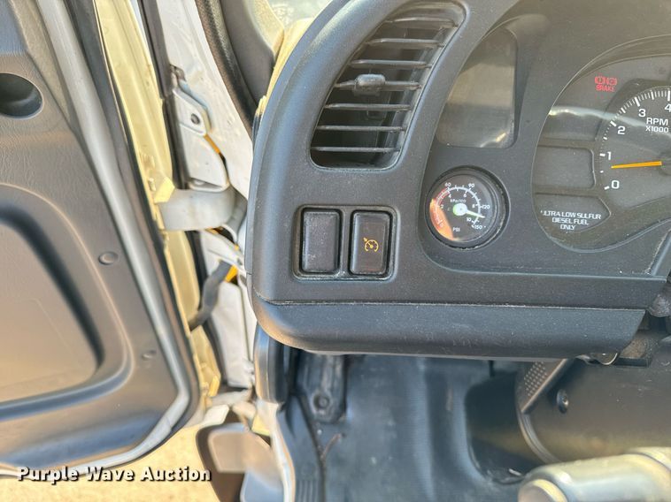 image for item EG6793 2007 GMC T7500  street sweeper truck