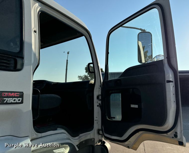 image for item EG6793 2007 GMC T7500  street sweeper truck