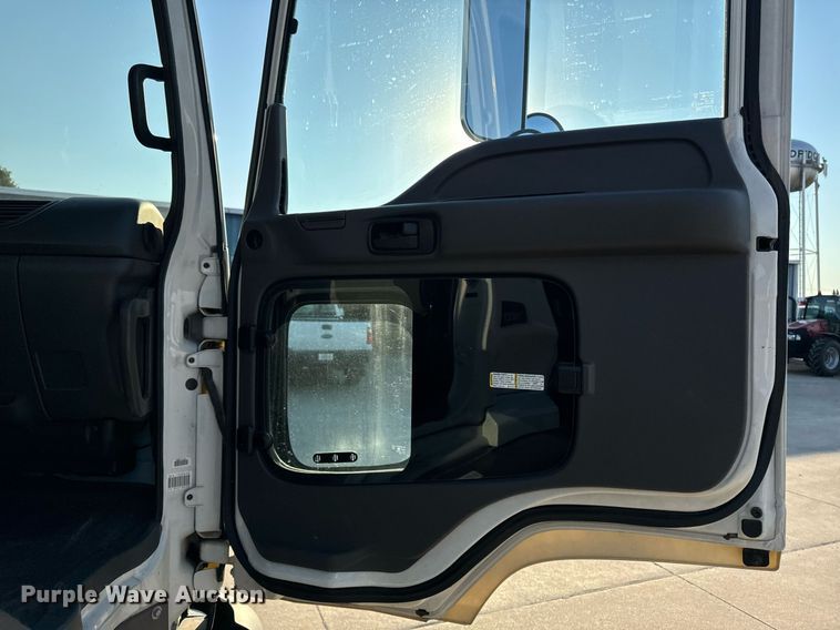 image for item EG6793 2007 GMC T7500  street sweeper truck