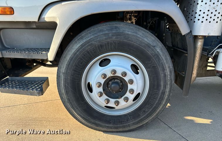 image for item EG6793 2007 GMC T7500  street sweeper truck