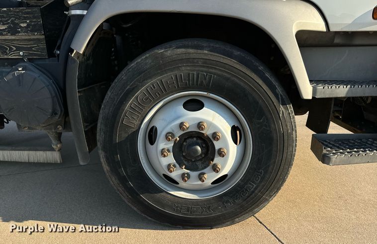 image for item EG6793 2007 GMC T7500  street sweeper truck