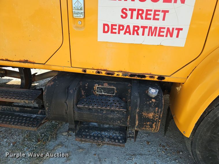 image for item EI8417 1996 International  4900 Crew Cab dump truck