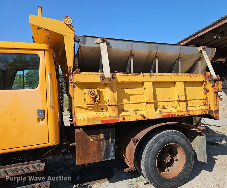 image for item EI8417 1996 International  4900 Crew Cab dump truck