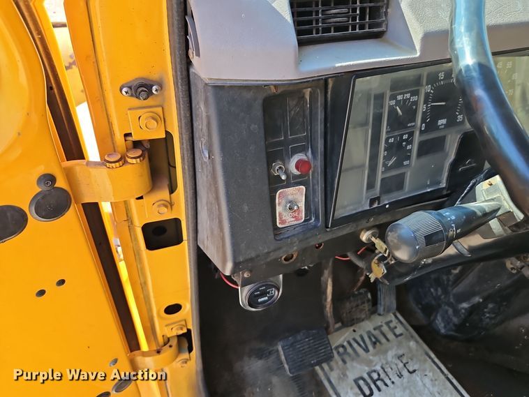 image for item EI8417 1996 International  4900 Crew Cab dump truck