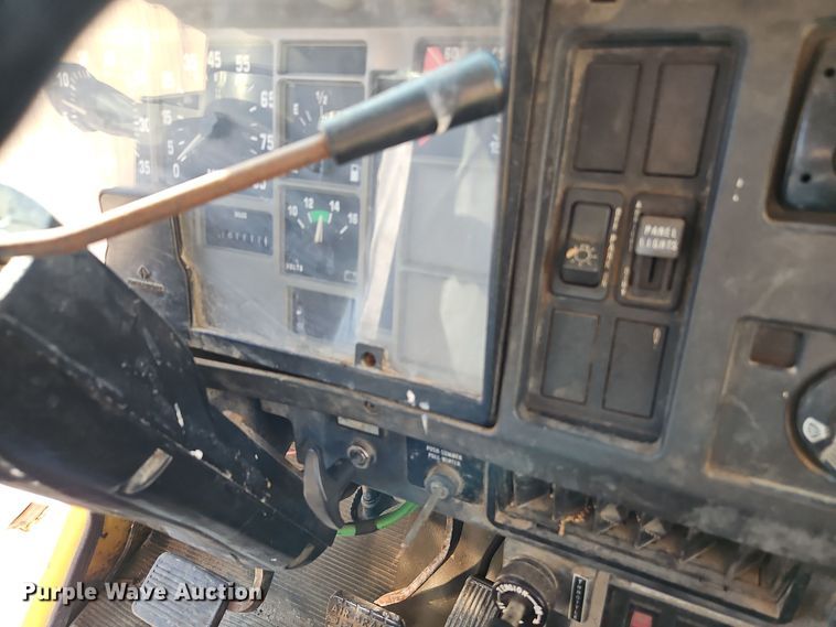 image for item EI8417 1996 International  4900 Crew Cab dump truck