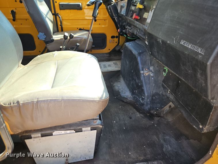 image for item EI8417 1996 International  4900 Crew Cab dump truck