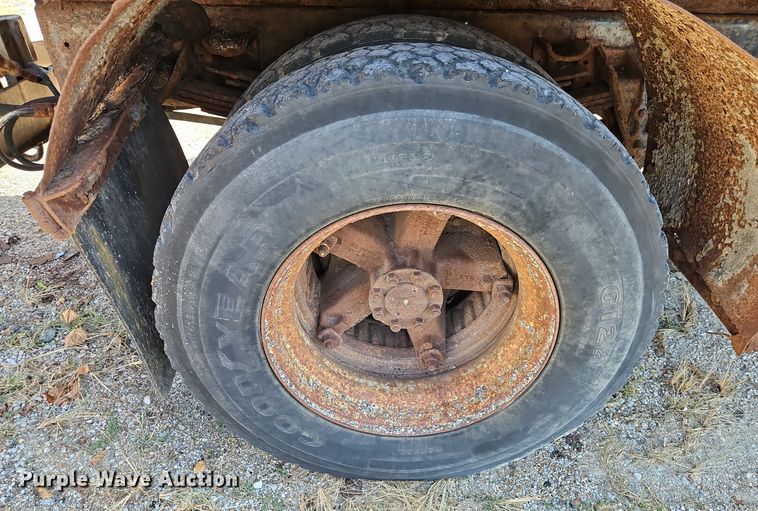 image for item EI8417 1996 International  4900 Crew Cab dump truck