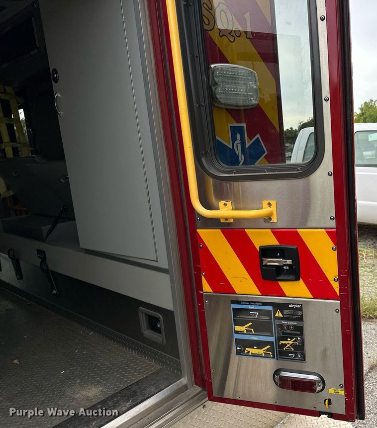 image for item EJ4840 2014 International  TerraStar SFA 4X2 ambulance