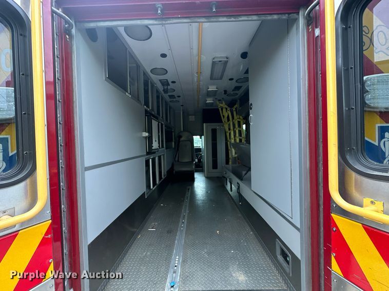 image for item EJ4840 2014 International  TerraStar SFA 4X2 ambulance